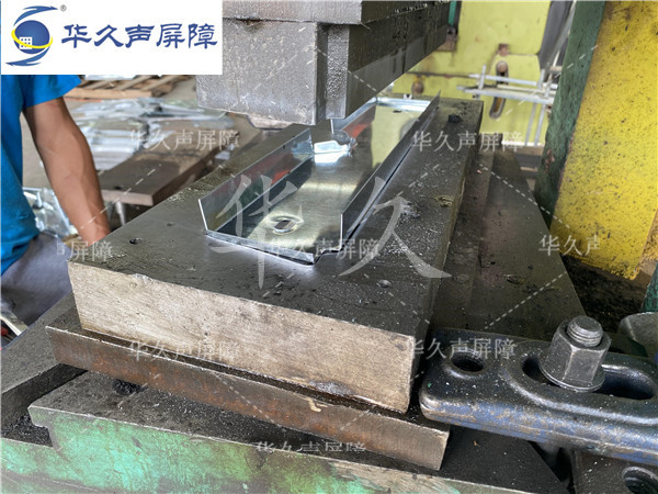 声屏障侧板冲压